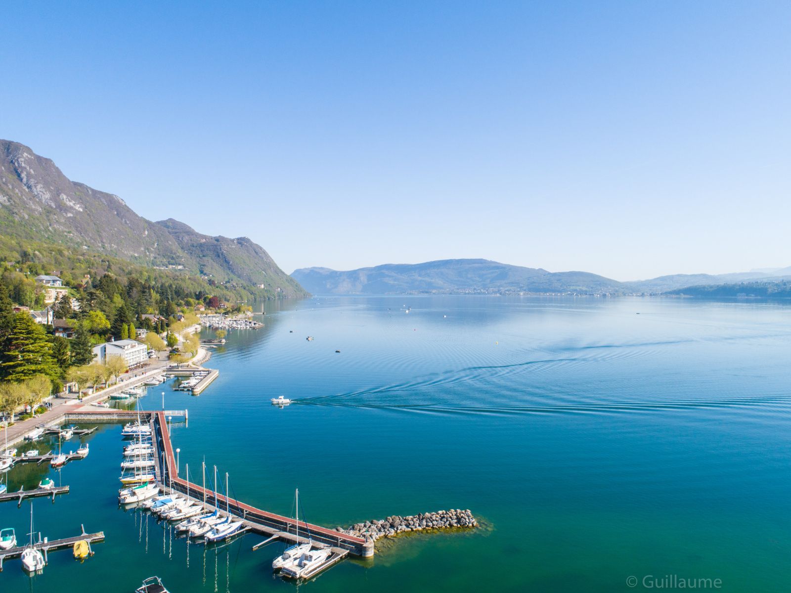 Cap sur le Lac du Bourget : escale grandeur nature entre eaux profondes et loisirs nautiques