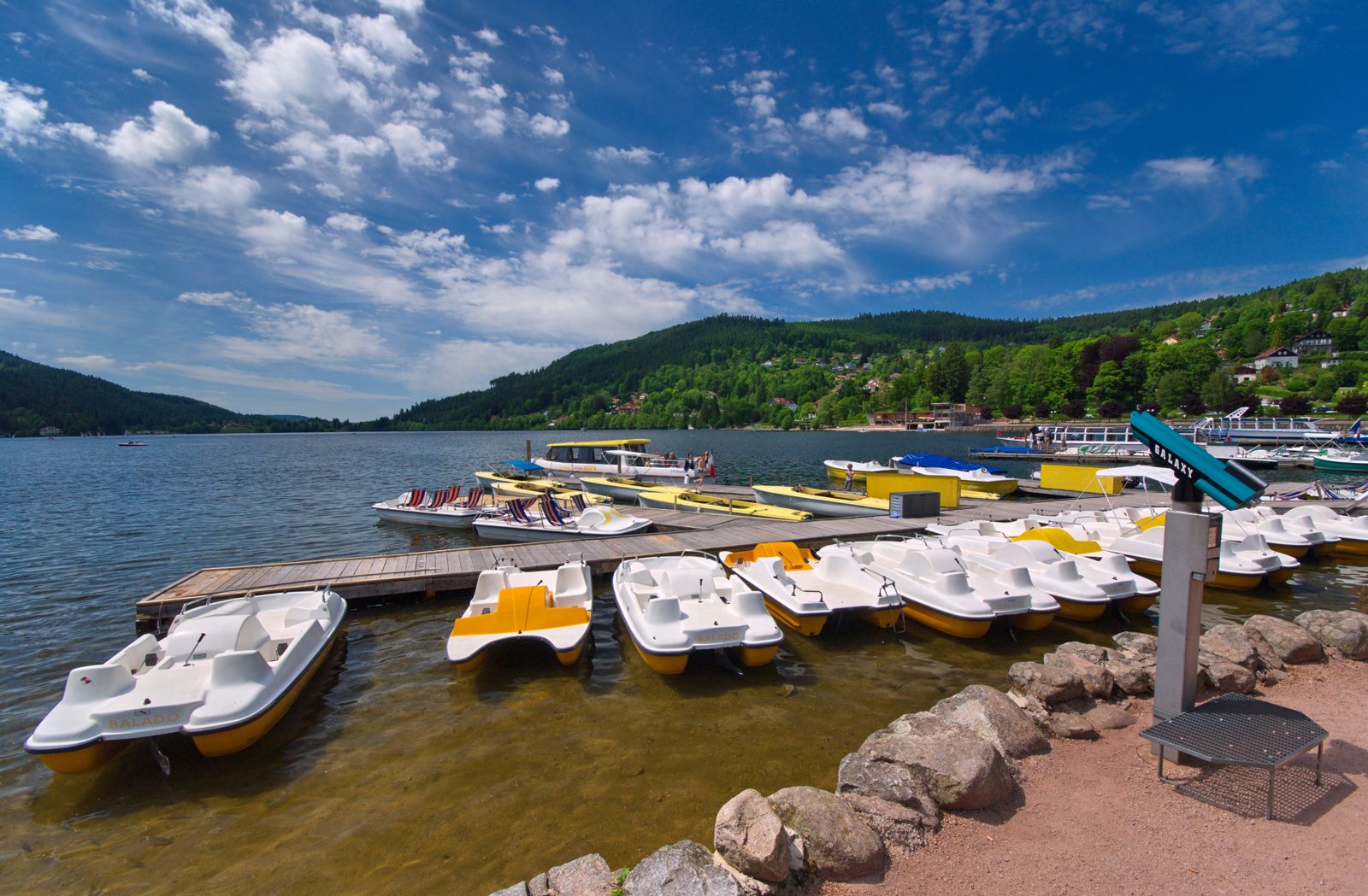 Cap sur le lac de Gerardmer, un lac vosgien aux multiples visages nautiques