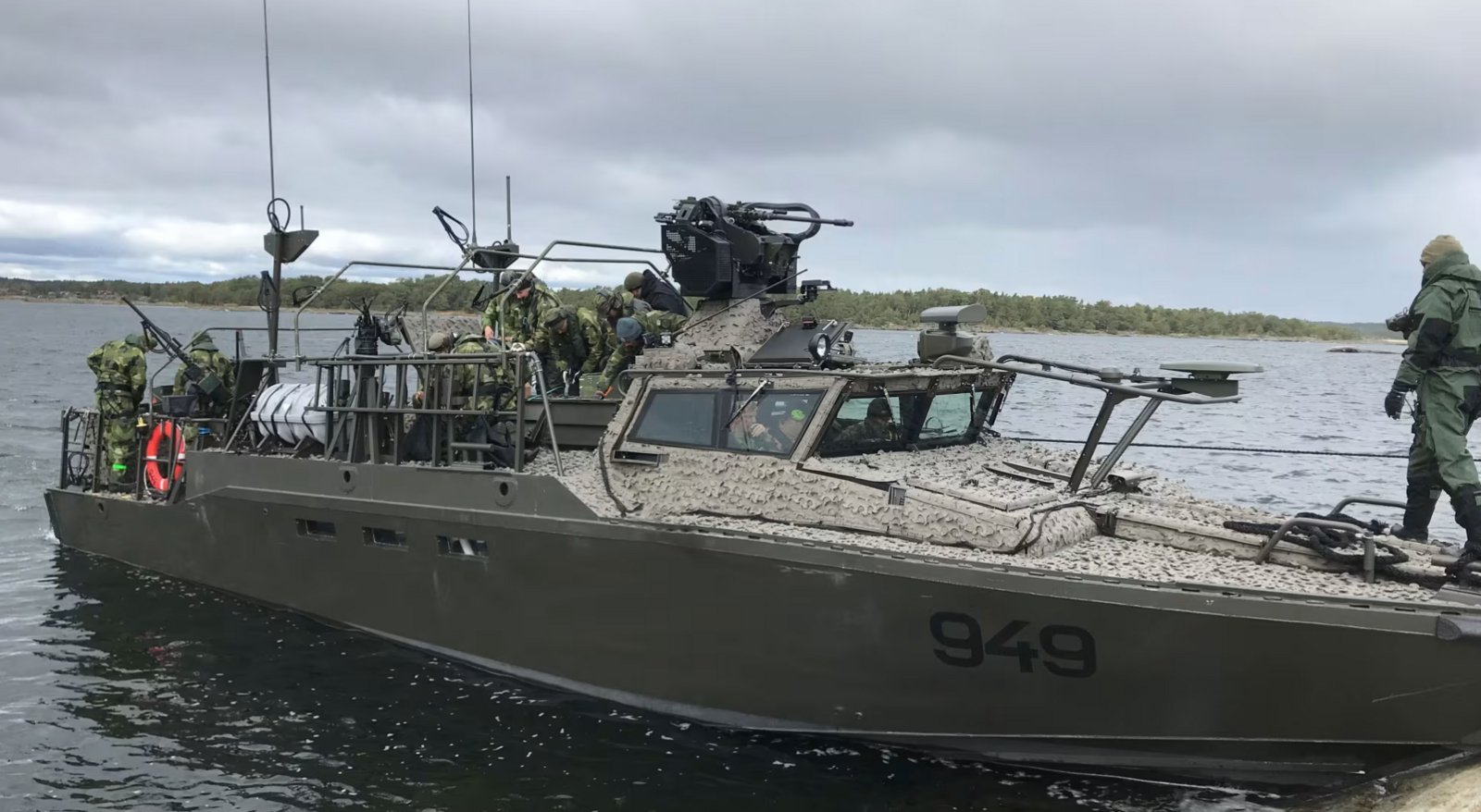 Deux vedettes suédoises CB90 intègrent la base navale de Brest pour renforcer la surveillance côtière