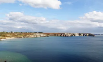Le Cap de la Chèvre, entre ciel, granit breton et écume