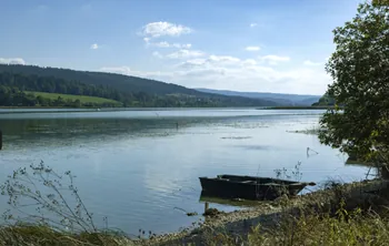Le lac de Saint-Point : un joyau du Haut-Doubs ouvert aux activités nautiques