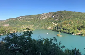 Lac d’Allement : un écrin nautique au cœur de l’Ain