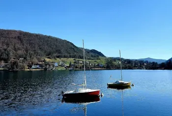 Le lac de Paladru : idéal pour le nautisme, au cœur du Dauphiné