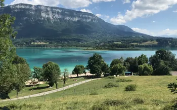 Nautisme - Le lac d’Aiguebelette, un joyau privé aux eaux protégées, pour un nautisme doux