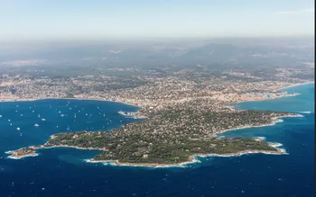 Le Cap d’Antibes, entre voile et moteur, un rivage d’exception pour les plaisanciers