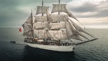 VogWeek renforce son engagement pour le patrimoine maritime et devient mécène officiel d’Escale à Sète