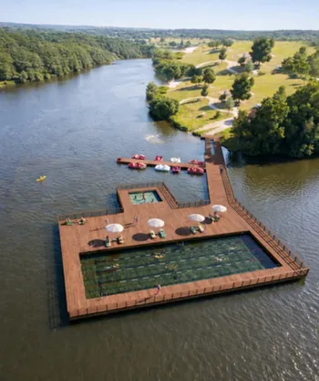 À Vieure (03) une baignade naturelle flottante redessine les loisirs en eaux intérieures