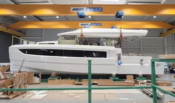 Scoop : la toute première photo du YOT 53 dévoile le futur flagship de YOT Power Catamarans en construction au Portugal