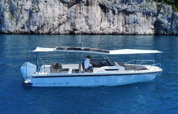 Nimbus T9 : un day cruiser polyvalent pour les navigations en Méditerranée