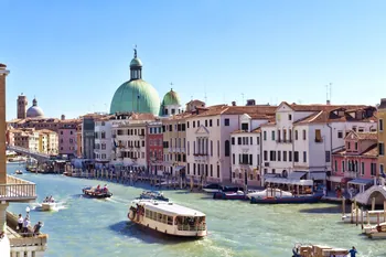 Les vaporetti de Venise : le cœur battant de la cité des Doges