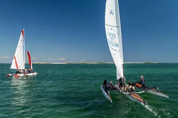 L'archipel des Glénan s'offre un ballet de trimarans "Haute Couture"
