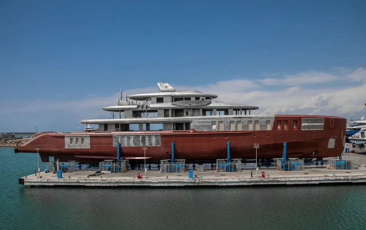 Benetti : le megayacht custom FB291 de 80 mètres arrive au chantier de Livorno