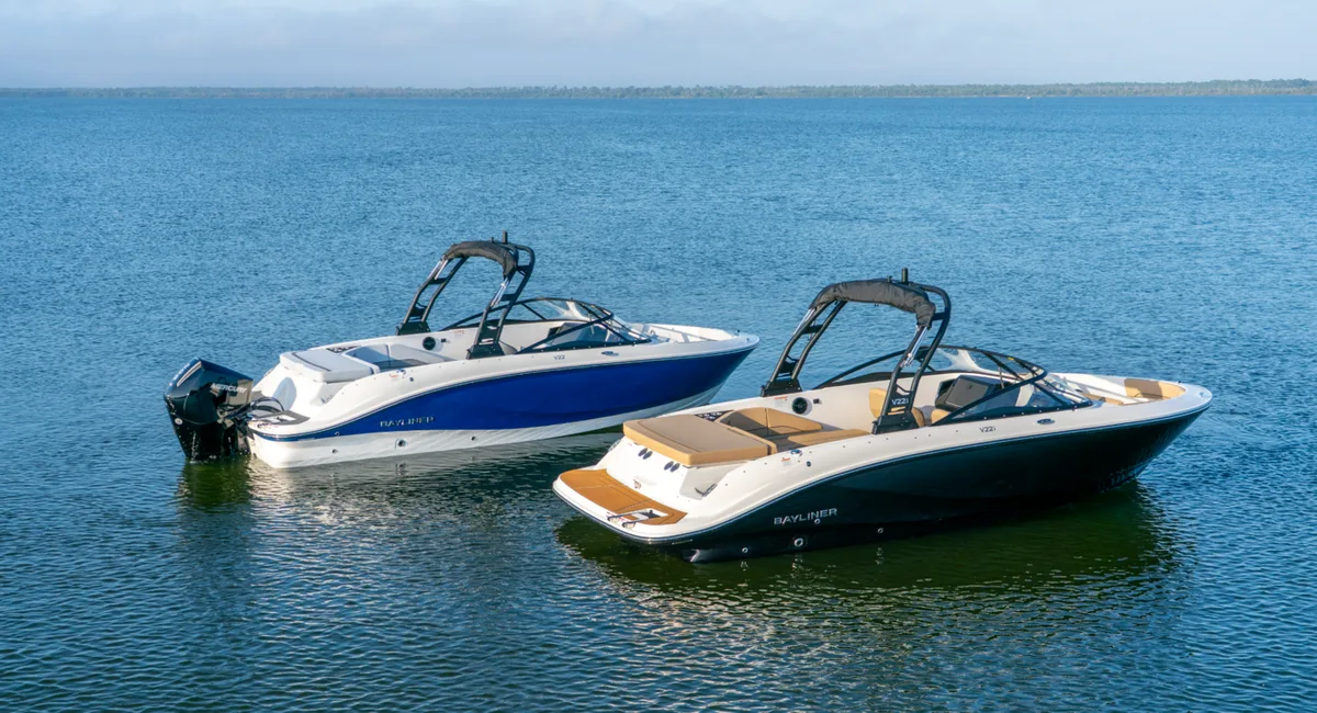 Bayliner V22 et V22i : deux nouveaux bowriders familiaux pour le marché européen