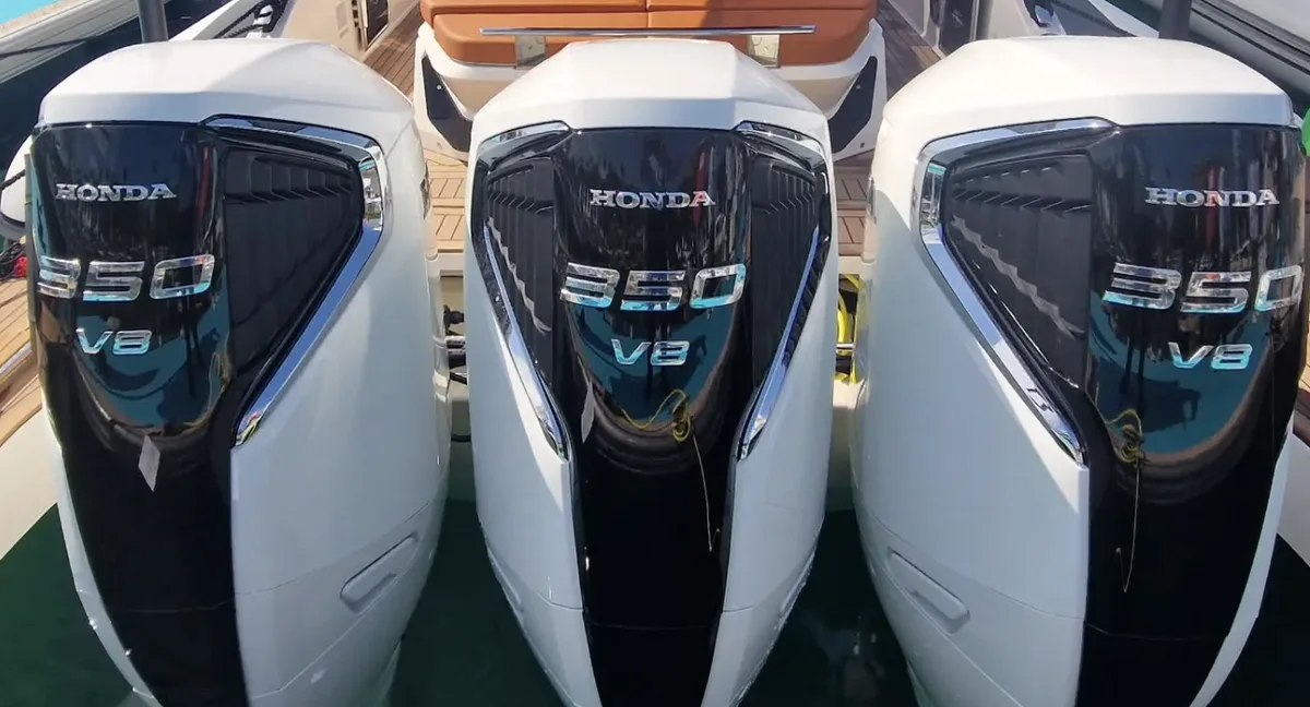 Scoop - 3 V8 350cv pour le nouveau Flyer 45