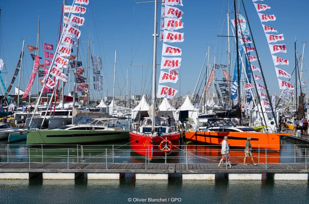 La FFVoile enrichit sa licence Club avec une nouvelle assurance pour les bateaux  La Fédération Française de Voile a profité du Grand Pavois La Rochelle 2026 pour officialiser une nouvelle option d’assurance destinée aux propriétaires de bateaux titulaires d’une licence Club FFVoile. Présentée sur le stand d’AMTM MADER Assurances, en présence d’Helvetia Assurances France, cette offre vient complét